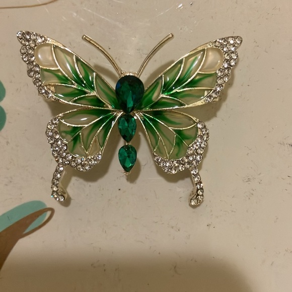 Kelly Green Stones/Gold Tone With Rhinestones Vintage Butterfly Brooch - Picture 2 of 4